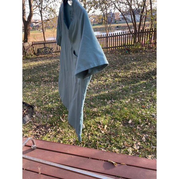 Figs Technical Collection Size Small Teal V-Neck Scrub Top With Front Pocket - Picture 11 of 13